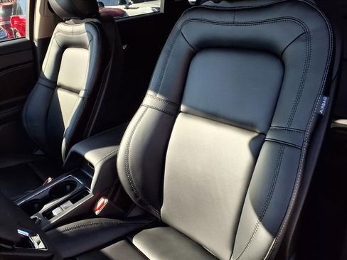 New 2026 Lincoln Corsair Premiere FWD image 8