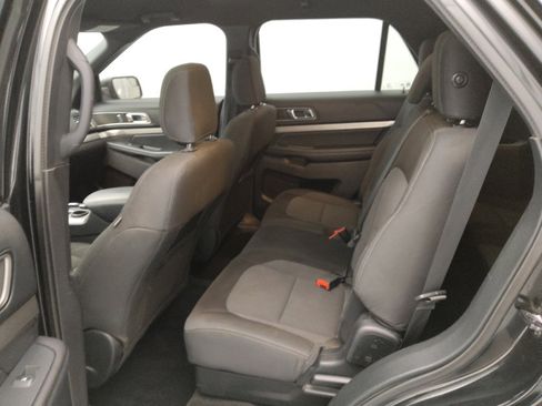 Used 2018 Ford Explorer XLT image 18