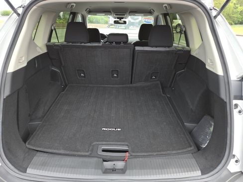 Used 2023 Nissan Rogue SV FWD image 18