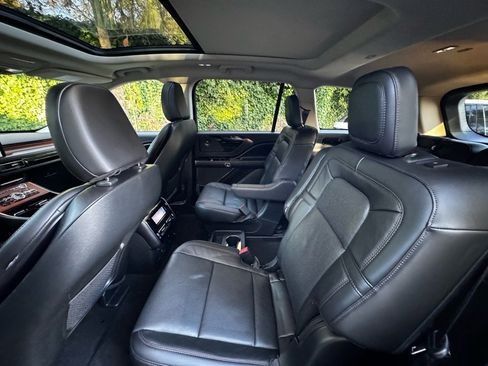 Used 2023 Lincoln Aviator Reserve w/ Jet Package image 17