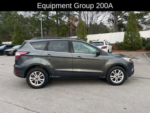 Used 2018 Ford Escape SE image 3