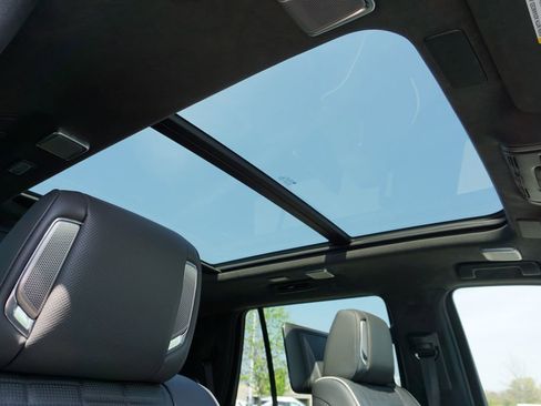 Used 2022 Cadillac Escalade Sport Platinum w/ LPO, ONYX Package image 51