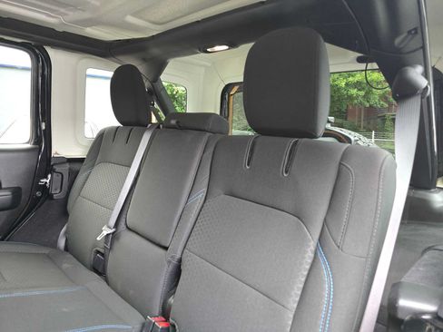 Used 2024 Jeep Wrangler Unlimited Rubicon 4xe AWD/4WD image 17