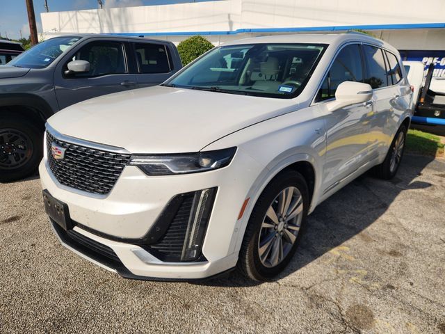 Used 2022 Cadillac XT6 Premium Luxury w/ Technology Package FWD image 3