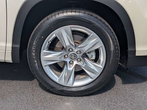 Used 2016 Toyota Highlander Limited w/ Driver Technology Package FWD image 12