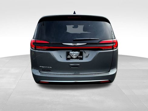 New 2025 Chrysler Pacifica Select image 6