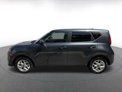 Used 2025 Kia Soul LX w/ LX Technology Package FWD image 8