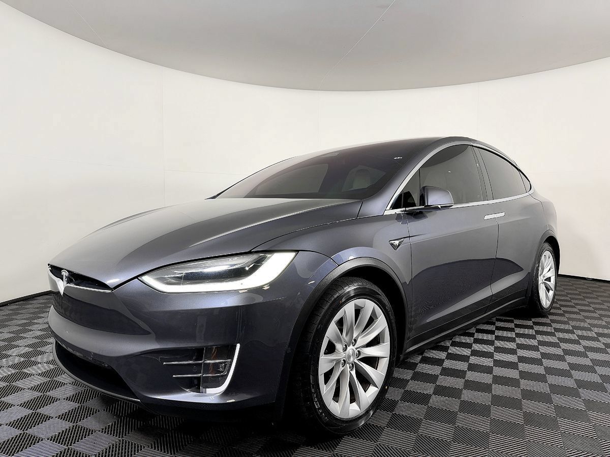 Used 2018 Tesla Model X 75D AWD/4WD image 2