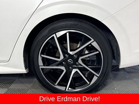 Used 2025 Nissan Sentra SR FWD image 4