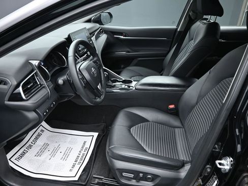 Used 2024 Toyota Camry SE w/ Convenience Package image 11