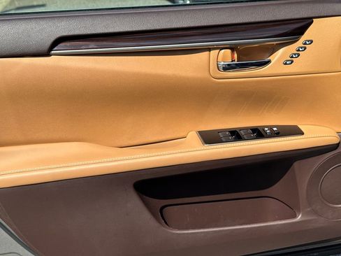 Used 2018 Lexus ES 350 w/ Luxury Package w/Wood Trim FWD image 10