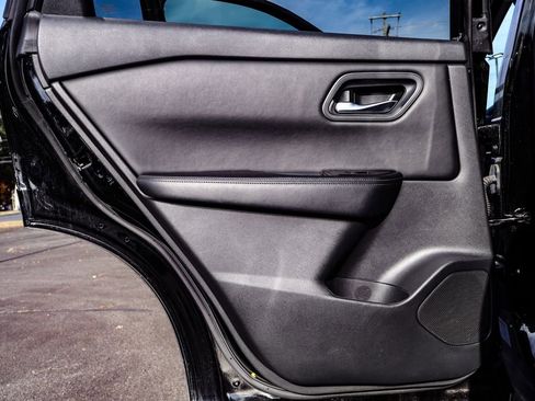 Used 2024 Nissan Rogue SV image 36