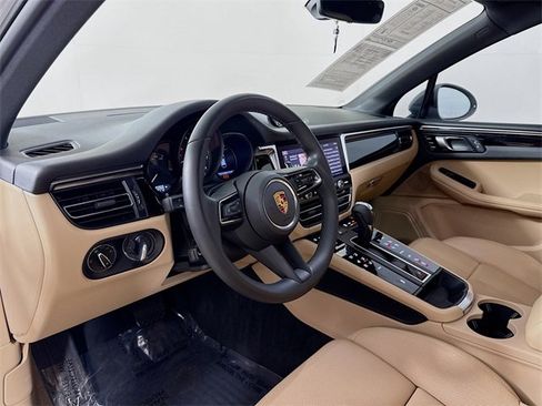 Used 2024 Porsche Macan image 9