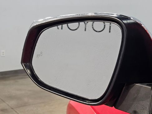 Used 2017 Toyota Tacoma Limited image 23