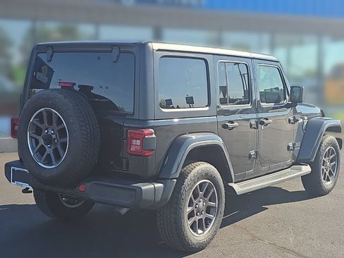 Used 2021 Jeep Wrangler Unlimited Sahara AWD/4WD image 7