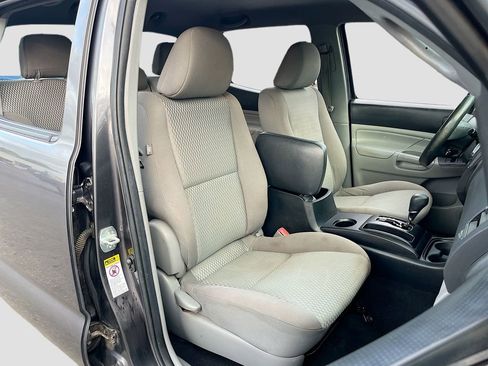 Used 2014 Toyota Tacoma Base image 24