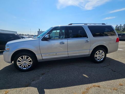 Used 2012 Lincoln Navigator L 4WD image 5