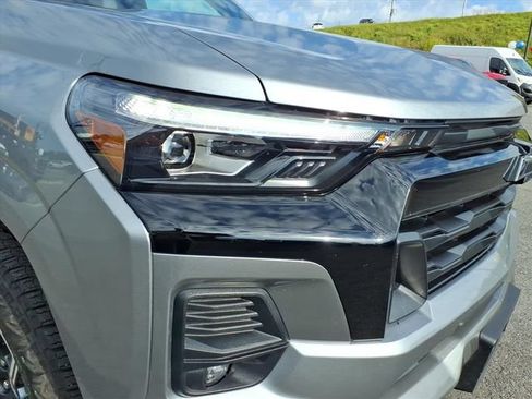 Used 2024 Chevrolet Colorado Z71 w/ Z71 Convenience Package 2 AWD/4WD image 3