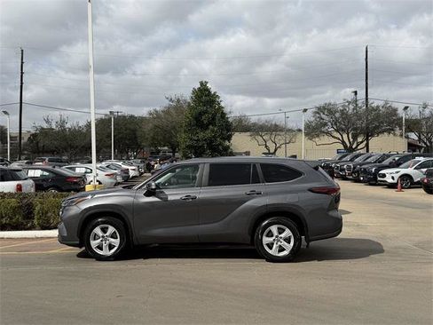 Certified 2024 Toyota Highlander LE image 4