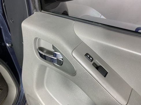 Used 2016 Nissan Frontier SV image 39