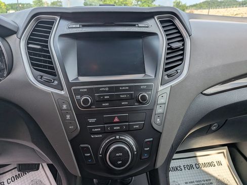 Used 2017 Hyundai Santa Fe SE AWD/4WD image 21