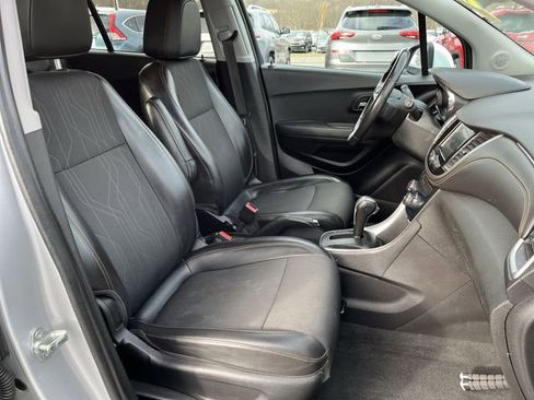 Used 2019 Chevrolet Trax LT w/ LT Convenience Package image 26