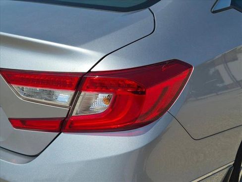 Used 2018 Honda Accord EX image 11