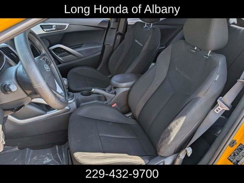 Used 2016 Hyundai Veloster FWD image 17