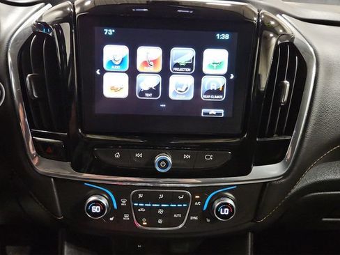 Used 2019 Chevrolet Traverse LT FWD image 16