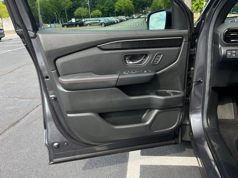 Used 2025 Honda Pilot Black Edition image 27