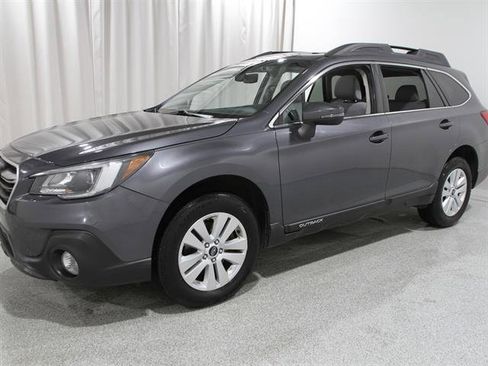 Used 2019 Subaru Outback 2.5i Premium image 3