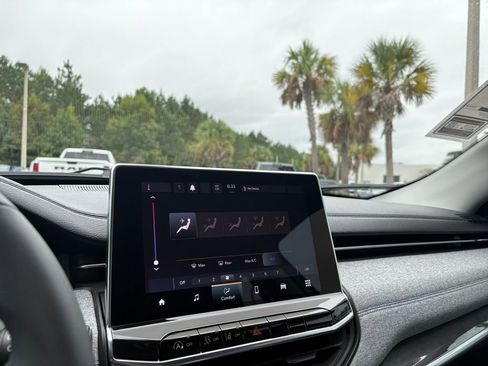 Used 2022 Jeep Compass Latitude image 25