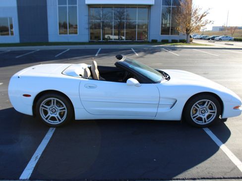 Used 1998 Chevrolet Corvette Convertible image 6
