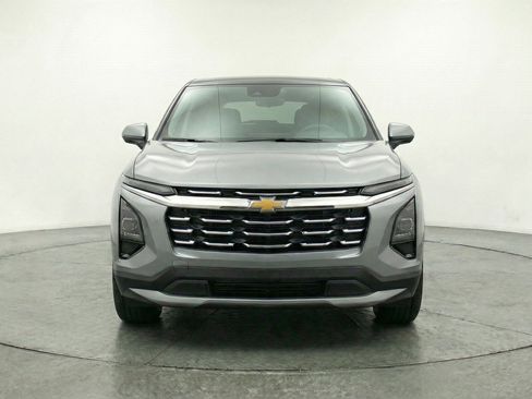 Used 2025 Chevrolet Equinox LT FWD image 2