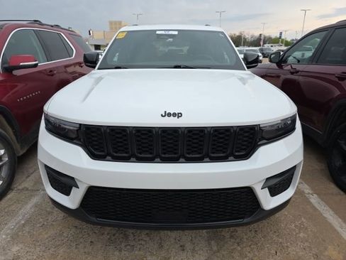 Used 2023 Jeep Grand Cherokee Altitude image 8