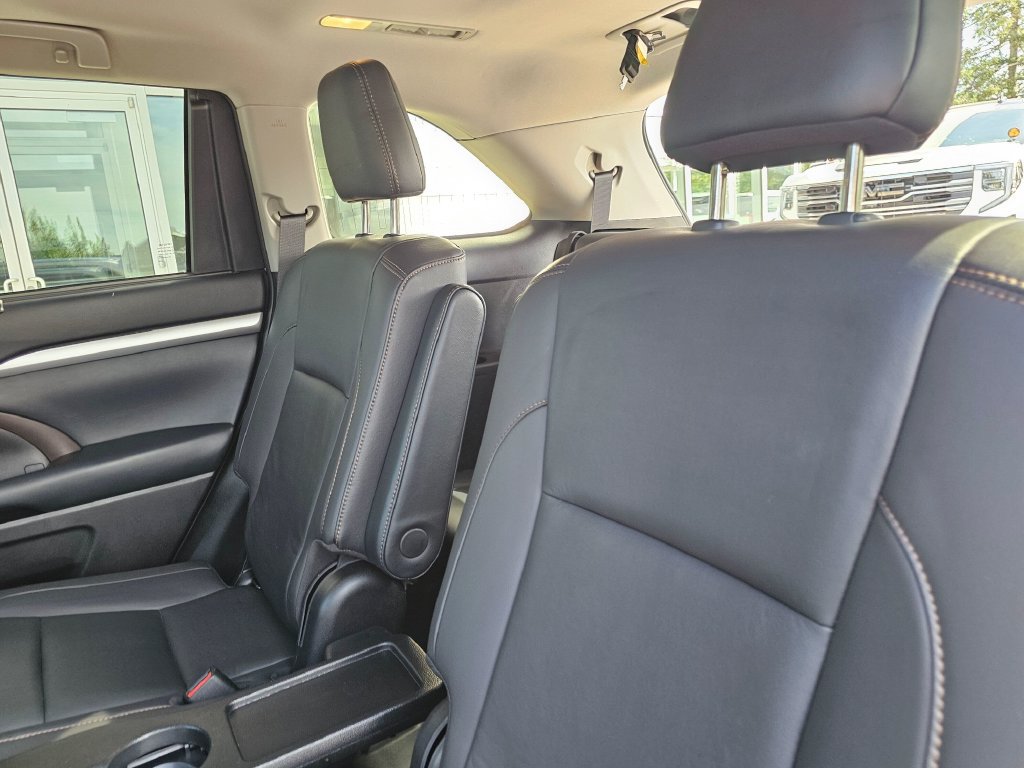 Used 2019 Toyota Highlander XLE AWD/4WD image 21