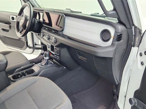 Used 2024 Jeep Gladiator Sport image 31