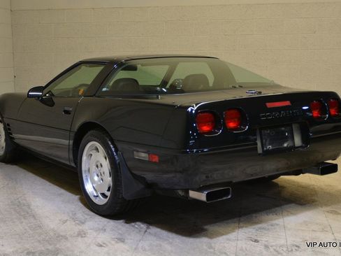 Used 1994 Chevrolet Corvette Coupe image 3