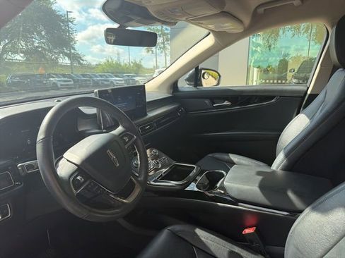 Used 2022 Lincoln Nautilus FWD w/ Premium Package image 6