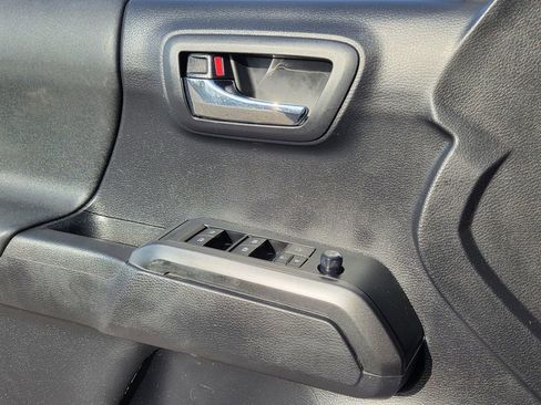 Used 2020 Toyota Tacoma TRD Sport image 18