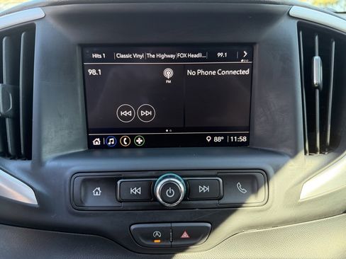 Used 2024 GMC Terrain SLE image 24