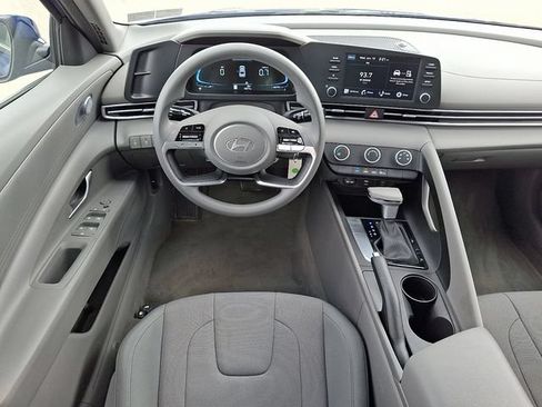 Certified 2024 Hyundai Elantra SE FWD image 11