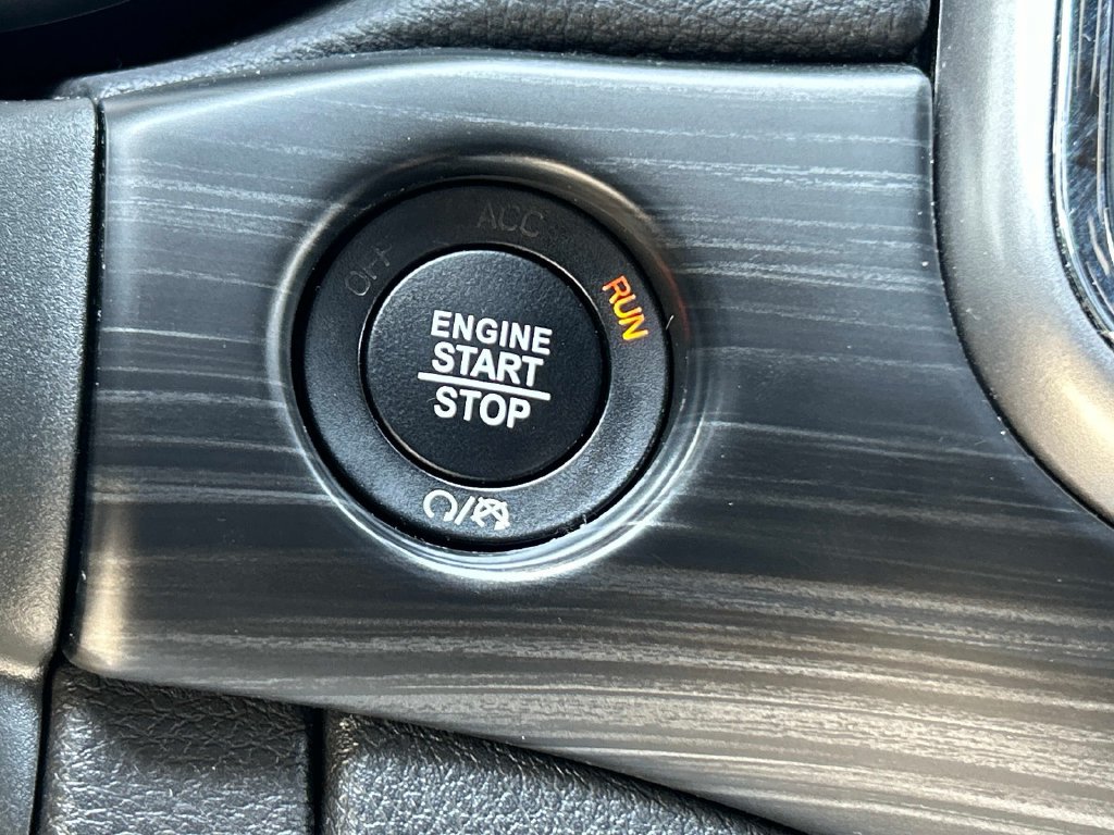 Certified 2020 Jeep Grand Cherokee Laredo AWD/4WD image 23
