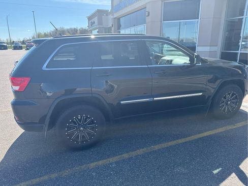 Used 2013 Jeep Grand Cherokee Laredo AWD/4WD image 2