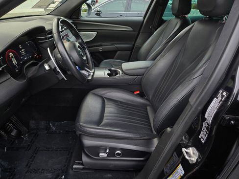 Used 2024 Maserati Grecale GT AWD/4WD image 16