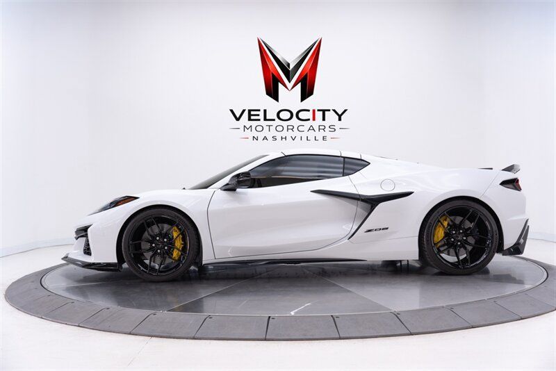 Used 2025 Chevrolet Corvette Z06 w/ Stealth Interior Trim Package RWD image 9