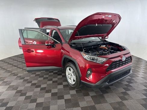 Used 2021 Toyota RAV4 XLE w/ XLE Grade Weather Package AWD/4WD image 12