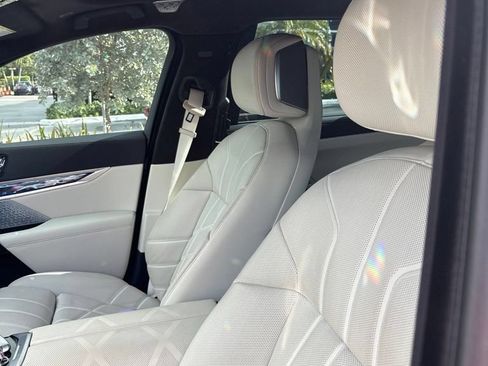 Used 2024 BMW 740i w/ Executive Package RWD image 5