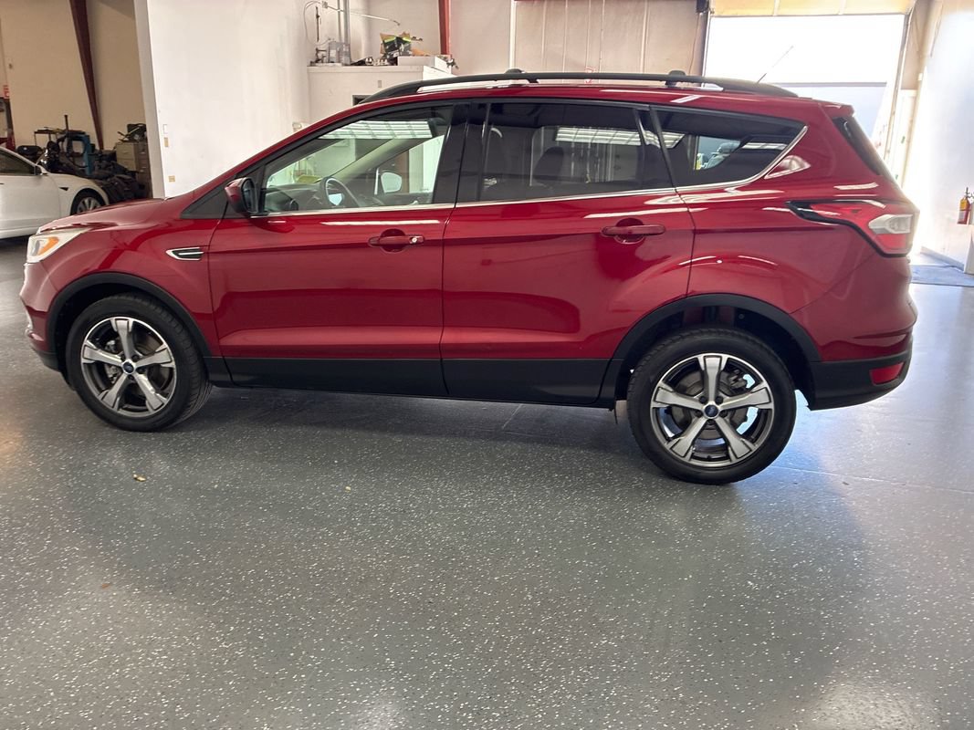 Used 2017 Ford Escape SE w/ Equipment Group 201A AWD/4WD image 7