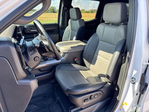 Used 2024 Chevrolet Silverado 1500 ZR2 w/ Technology Package AWD/4WD image 11
